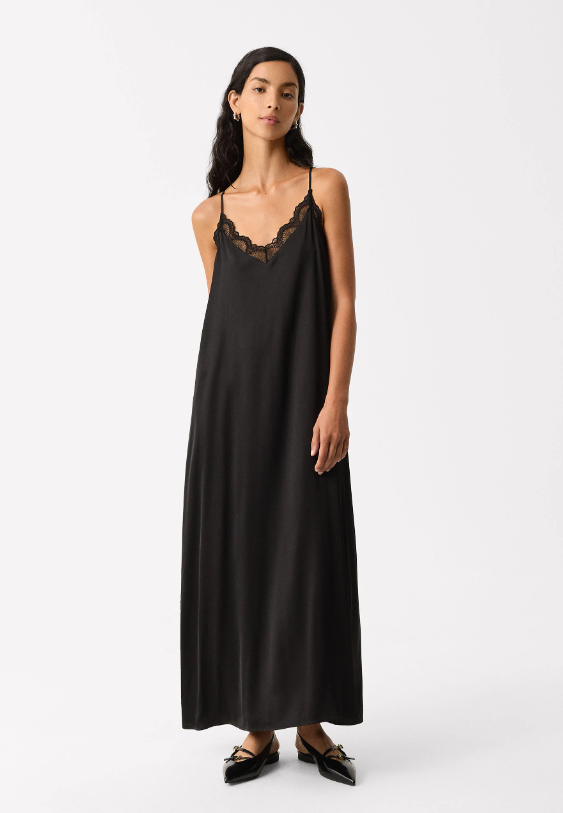 Vestido lencero negro de Parfois.