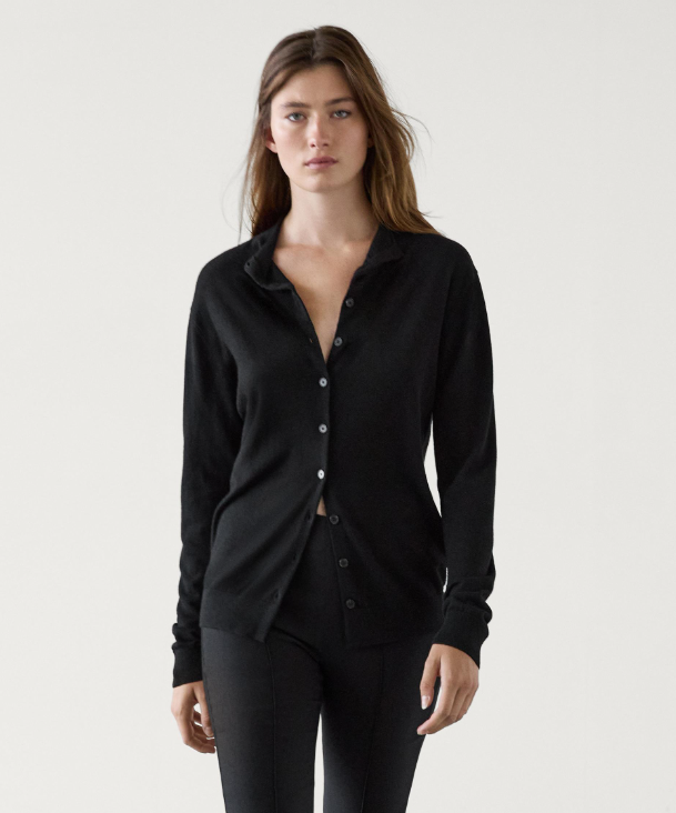 Chaqueta de punto negra de Massimo Dutti 49,95 euros