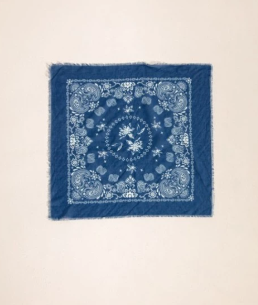 Pañuelo tipo bandana, de Hug&Clau (9,99 euros)